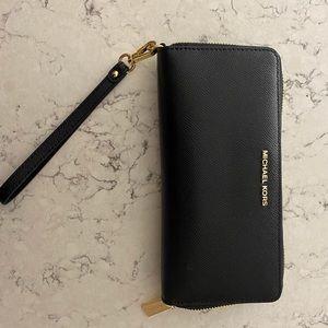 Michael Kors wallet/clutch